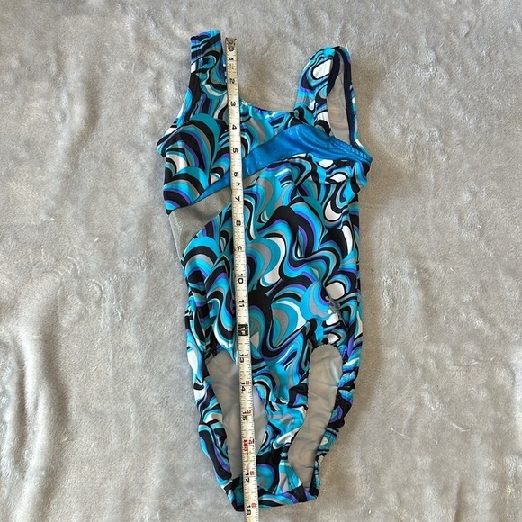 Snowflake Designs - Gymnastics + Dance Sleeveless bodysuit/Leotard. Size Medium - Picture 2 of 6